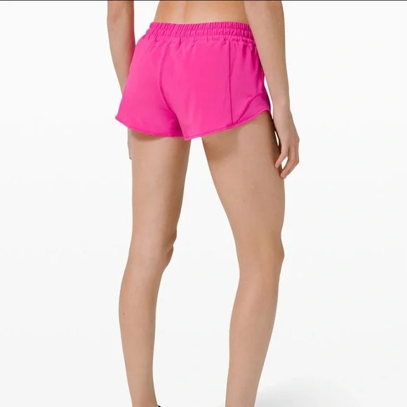 Lululemon Hotty Hot short 2.5” SONIC PINK NWT - Picture 2 of 6